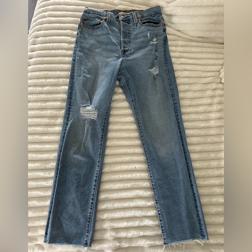 Levi Distressed Blue Jeans
